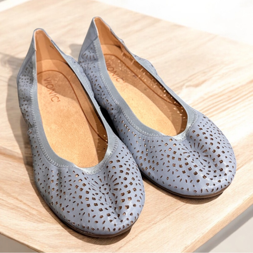 Vionic Women's Laser Cut Flats - slate Blue size 9 NWOT